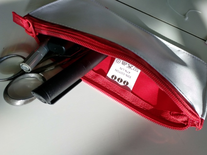 Étiquettes indiquant la composition des tissus et étiquettes logo Étiquettes indiquant la composition des tissus et étiquettes logo