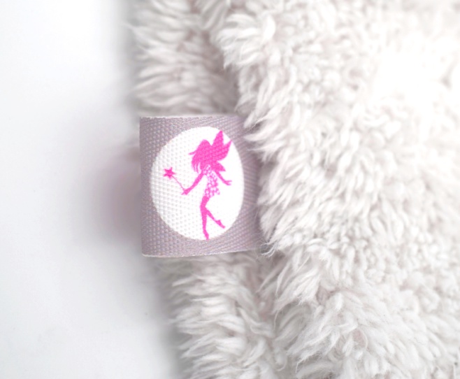 Étiquettes indiquant la composition des tissus et étiquettes logo Étiquettes indiquant la composition des tissus et étiquettes logo