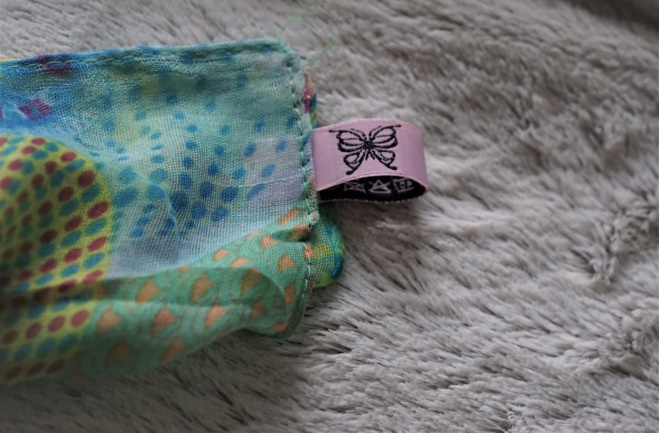 Étiquettes indiquant la composition des tissus et étiquettes logo Étiquettes indiquant la composition des tissus et étiquettes logo