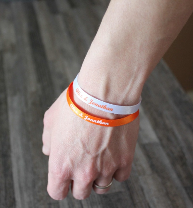 Soyeux et doux ! Des bracelets en satin pour les grands moments de votre vie. Soyeux et doux ! Des bracelets en satin pour les grands moments de votre vie.