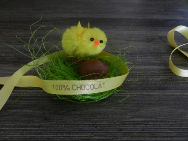 Pour Pâques, personnalisez vos oeufs avec des rubans en satin !