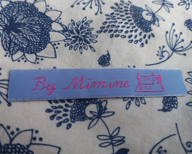 Étiquettes tissées fantaisies : l'art de la personnalisation couture Étiquettes tissées fantaisies : l'art de la personnalisation couture