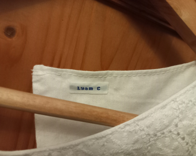 Étiquettes tissées à coudre : la solution astucieuse pour marquer les vêtements Étiquettes tissées à coudre : la solution astucieuse pour marquer les vêtements