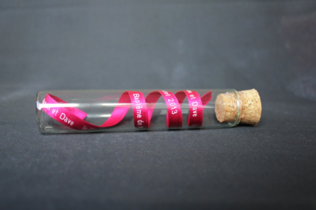 Des rubans en satin personnalisés pour le baptême de votre enfant Des rubans en satin personnalisés pour le baptême de votre enfant