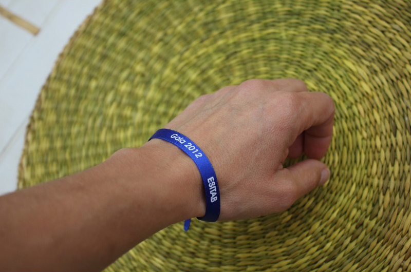 Étudiants : pensez aux bracelets personnalisés pour vos soirées !