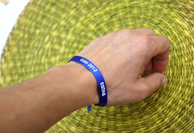 Bracelets en satin : personnalisez l'événement de fin d'année de votre association