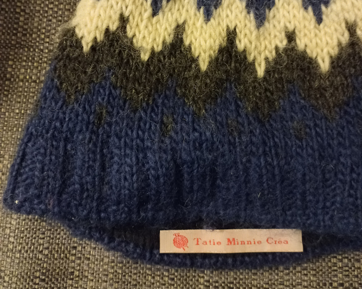 Étiquettes tissées fantaisie : la touche personnelle à vos tricots