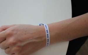 Étiquettes tissées fantaisie : utilisation en bracelet pour les enfants